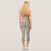 kariert in Gold, Silberkupfer, Grau und Beige Capri Leggings (Rückseite)