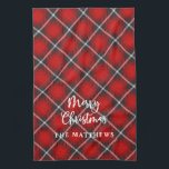 Kariert Rustikales Rotes Schwarzes Frohe Weihnacht Geschirrtuch<br><div class="desc">Ein rustikales kariertes Küchenhandtuch mit den Worten "Frohe Weihnachten" und personalisiert mit Ihrem Namen darunter. Einfache Landschaft für Ihre Zuhause,  die perfekt für die Weihnachtsferien-Saison ist. Mischen und mit anderen koordinierenden Weihnachtskissen auf www.zazzle.com/blackberryBoulevard. Designfragen werden per E-Mail beantwortet customercare@blackberryboulevard.com</div>