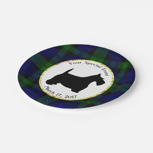 Karierte der Schwarzweiss-Scottie personifizieren Pappteller (Schrägansicht)