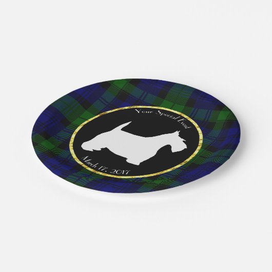 Karierte der Schwarzweiss-Scottie personifizieren Pappteller (Schrägansicht)