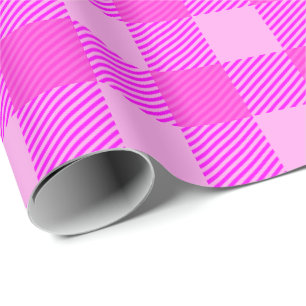 Karierte Druckausgabe in rosa Geschenkpapier