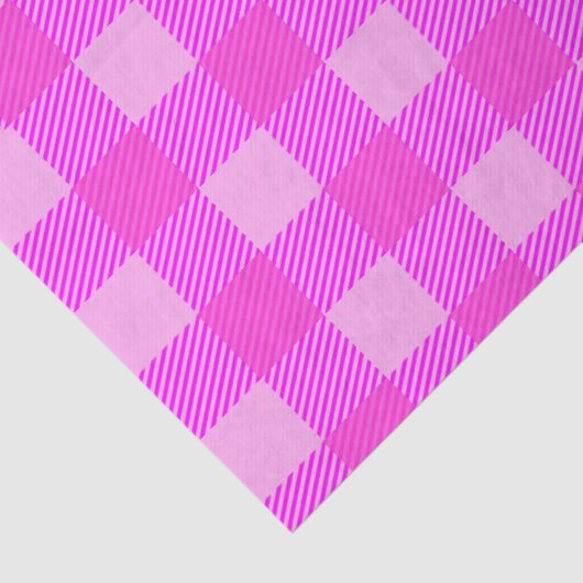 Karierte Druckausgabe in rosa Seidenpapier (Detail)