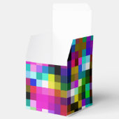 Karierte geometrische Pixel Geschenkschachtel (Geöffnet)