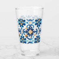 Karierte Glasflasche mit blauem und braunem Karo