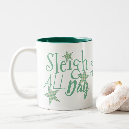 Karierte grüne Creme - Star Typografie Schlitten D Zweifarbige Tasse (Mit Donut)