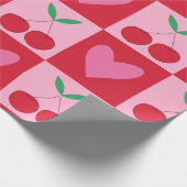 Karierte Kirschen mit rosa Herzmuster Geschenkpapier (Ecke)