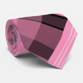 Karierte Krawatte in Rosa und Schwarz (Gerollt)