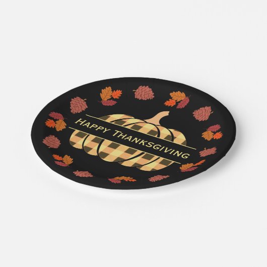 Karierte Kürbis und Herbstlaub Pappteller (Schrägansicht)