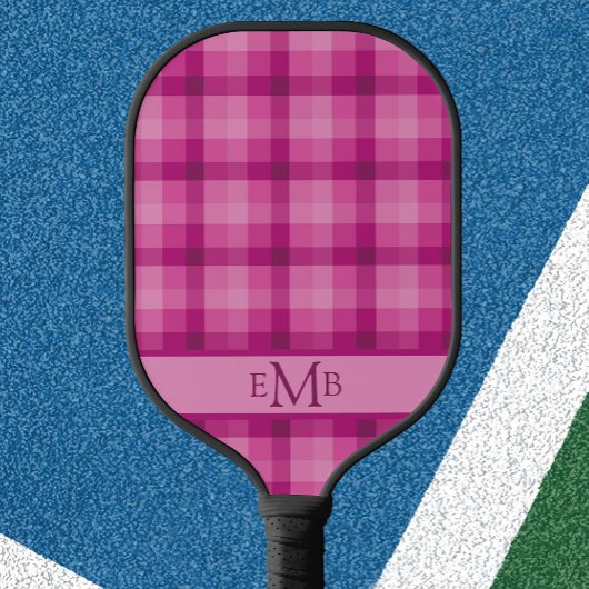 Karierte Monogramm-Initialen in Rosa Pickleball Schläger