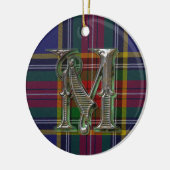 Karierte Monogrammverzierung Macbeth Keramikornament (Links)