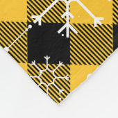 Karierte Schneeflocken in Gelb und Schwarz Fleecedecke (Ecke)