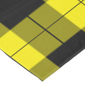 Karierte, schwarze und gelbe Tablette Tischdecke (Schrägansicht)