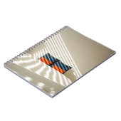 Karierte, schwarzweiße Textilien auf weißem Bett Notizblock (Linke Seite)