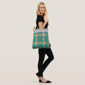 Karierte und spitzengrüne und pfirsichgrüne Tasche (Am Model)