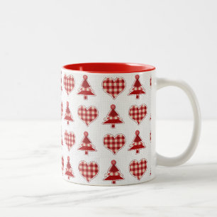 Karierte Weihnachtsbäume und Herzen Zweifarbige Tasse