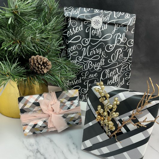 Karierte Weihnachtstypografie in Schwarz und Weiß Geschenkpapier Set
