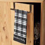 Karierter Name des Büffels in Schwarz/Weiß Geschirrtuch<br><div class="desc">Rustikales Schwarz-Weiß Büffel kariertes Muster,  persönliches Küchentuch Sie können es personalisieren und Ihren Namen hinzufügen.</div>