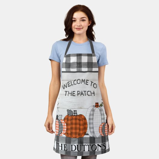 Karierter Pumpkin Herbst Personalisierte Schürze (Getragen)