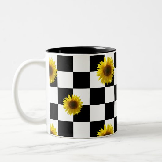 Karierter u. Sonnenblume-Schwarzweiss-Druck Zweifarbige Tasse (Links)