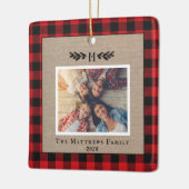 Kariertes Burlap-Monogramm-Foto in Rot und Schwarz Keramikornament (Links)