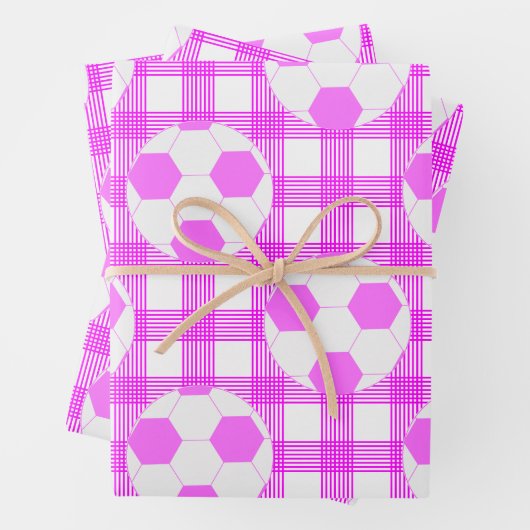 Kariertes Fußball-Muster in Weiß und Rosa Geschenkpapier Set (Beispiel)