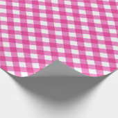 Kariertes Gingham-Muster in Pink Geschenkpapier (Ecke)