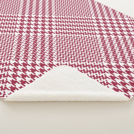 Kariertes Glen-Muster hell in Rot und Weiß. Seamle Sherpadecke (3/4)