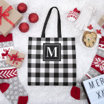 Kariertes Monogramm aus Schwarz und Weißbüffel Tasche<br><div class="desc">Stilvolle Tote-Tasche bietet einen großen schwarz-weißen Büffel-Karo kariert gemustertes Design mit einem benutzerdefinierten Monogramm-Initial,  das personalisiert werden kann.</div>