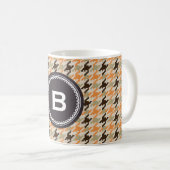 Kariertes Monogramm des Vintagen orange Kaffeetasse (VorderseiteRechts)
