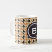 Kariertes Monogramm des Vintagen orange Kaffeetasse (Vorderseite Links)