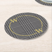 Kariertes Monogramm für das elegante Black-Gold-Gl Runder Pappuntersetzer (Angewinkelt)