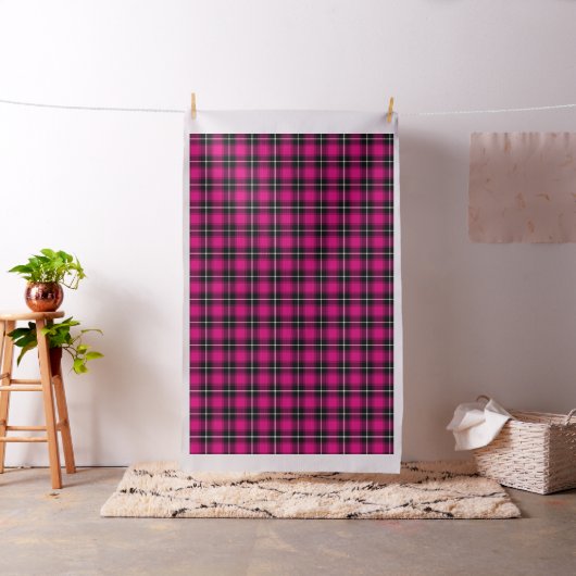 Kariertes Muster aus schwarzrosa Tartan Stoff (Beispiel)