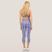 Kariertes Muster von Blue White Checkered Gingham Capri Leggings (Rückseite)