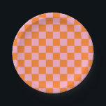 Kariertes Orange und rosa Pappteller<br><div class="desc">Abstrakte digitale Kunst der orange und rosa Quadrate in einer checkered Bildung.</div>