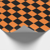 Kariertes Orange und schwarz Geschenkpapier (Ecke)
