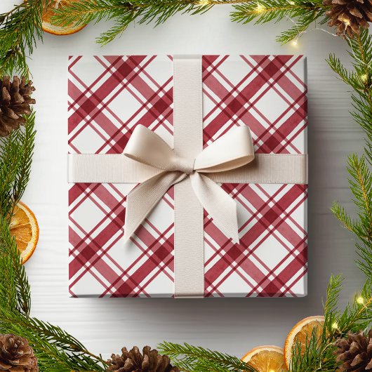 Kariertes Papier mit roten und weißen Umschlägen Geschenkpapier