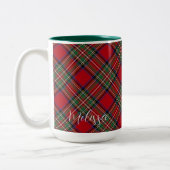 Kariertes Rot und Grün Rustikales Script Tartan Zweifarbige Tasse (Links)