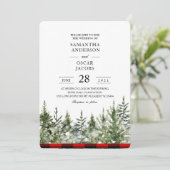 Kariertes Rotes Buffalo mit grünem Kiefernwald Einladung (Stehend Vorderseite)