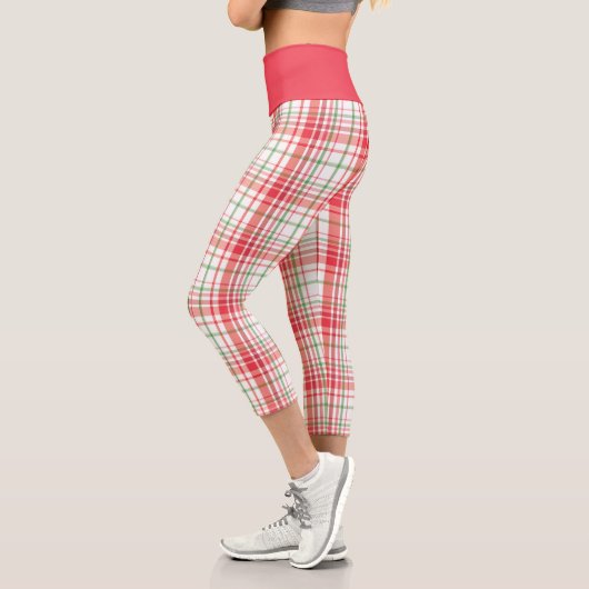 Kariertes rotes Muster auf Weiß Capri Leggings (Links)