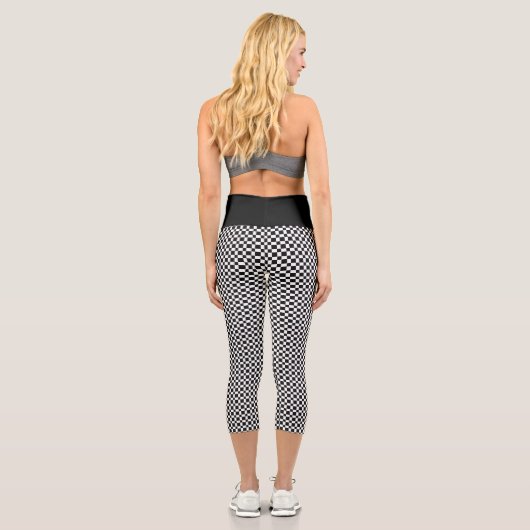 Kariertes Schachbrett Schwarz-Weiß-Prüfmuster Capri Leggings (Rückseite)
