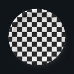 Kariertes Schwarzweiss Pappteller<br><div class="desc">Abstrakte digitale Kunst der Schwarzweiss-Quadrate in einer checkered Bildung.</div>
