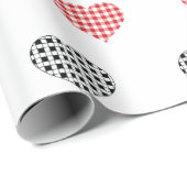 Kariertes Valentinherz in Rot und Schwarz Geschenkpapier (Rolleneckpunkt)