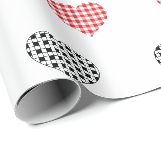 Kariertes Valentinherz in Rot und Schwarz Geschenkpapier (Rolleneckpunkt)