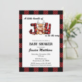 Kariertes Weihnachtsbundle mit Joy Baby Shower Einladung (Stehend Vorderseite)