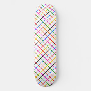 Kariertes Windows-Design mit weißem Hintergrund Skateboard