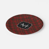 Kariertes Wintermuster Monogram Pappteller (Schrägansicht)