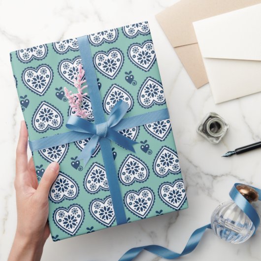 ‘Karlek’ loveheart wrapping paper (navy & teal) Geschenkpapier (Schenken)