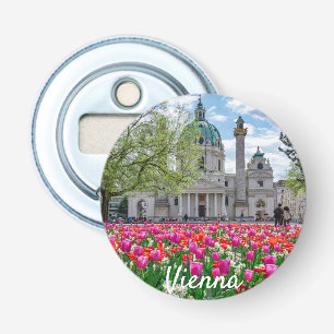 Karlskirche im Frühjahr in Wien, Österreich Flaschenöffner