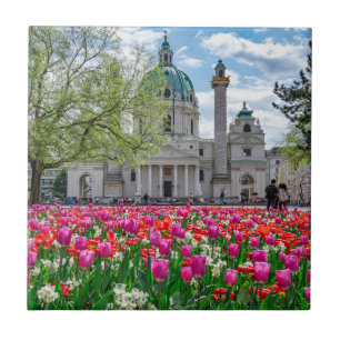 Karlskirche im Frühjahr in Wien, Österreich Fliese
