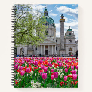 Karlskirche im Frühjahr in Wien, Österreich Notizblock